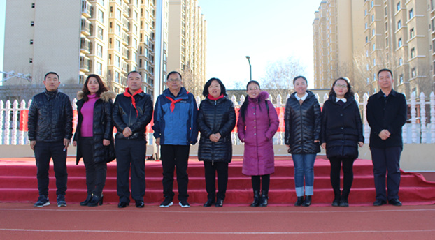 “满世集团奖助学金”图书颁发仪式在东胜区实验小学景宁校区举行